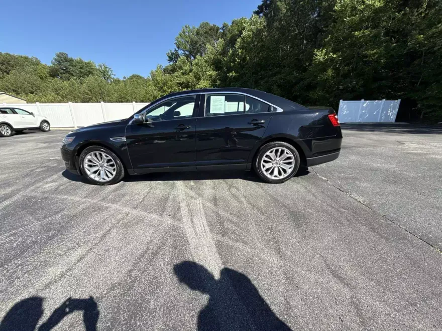 2017 Ford Taurus Limited photo 1