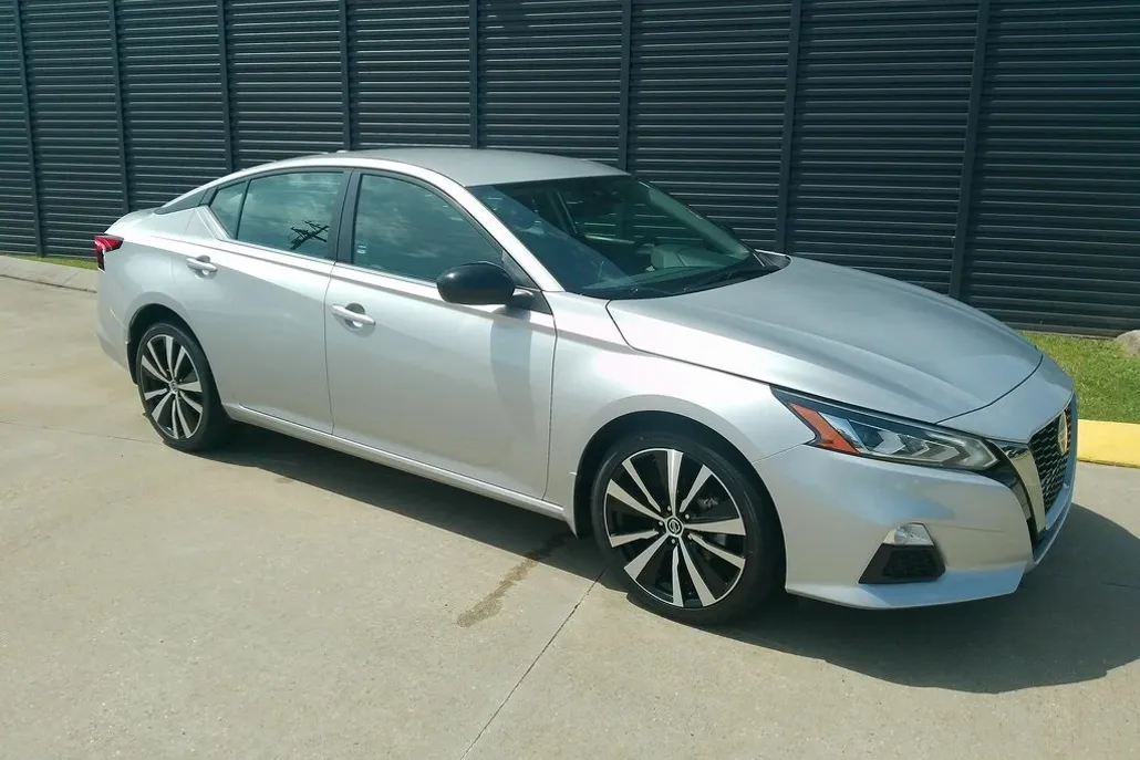 2022 Nissan Altima 2.5 SR photo 1