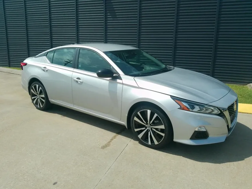 2022 Nissan Altima 2.5 SR photo 1