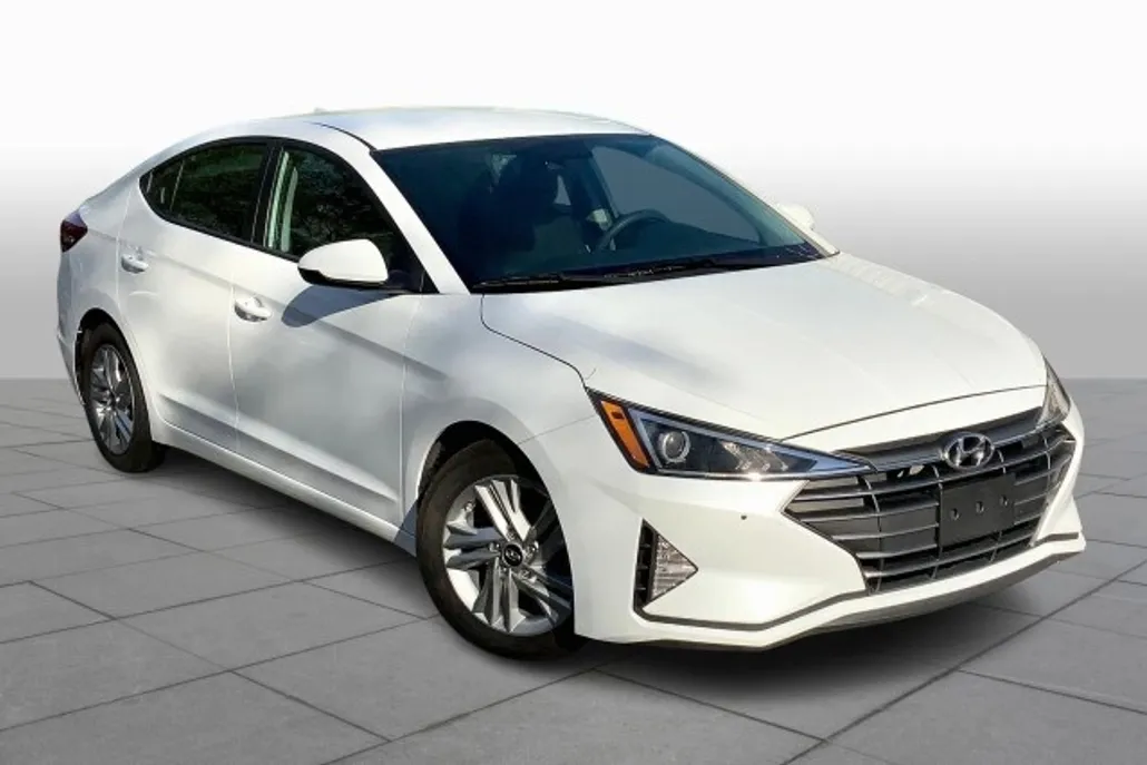 2020 Hyundai Elantra SEL photo 1