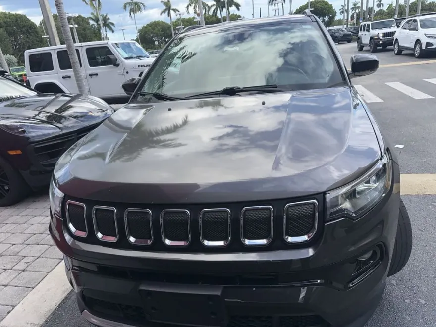 2022 Jeep Compass Limited photo 1