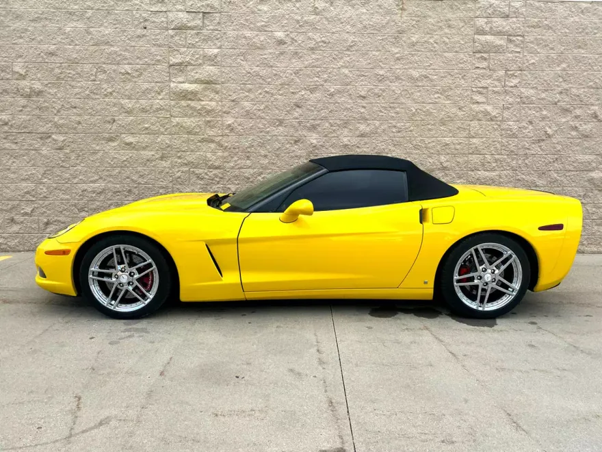 2007 Chevrolet Corvette Convertible photo 2