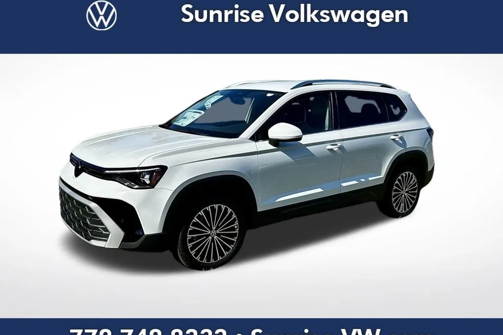 2025 Volkswagen Taos SE photo 1