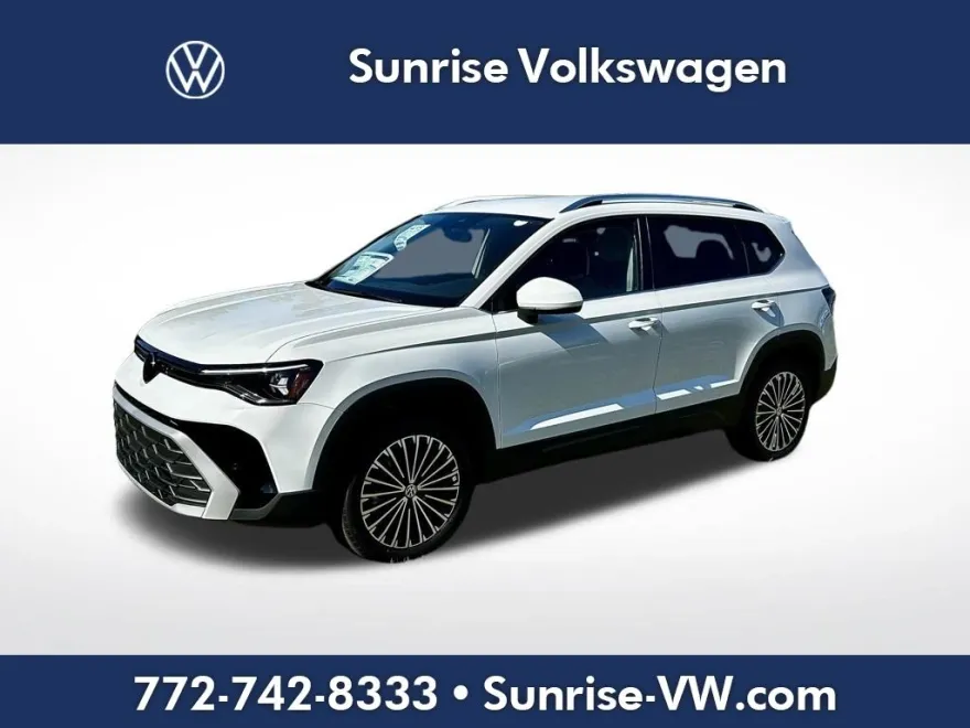 2025 Volkswagen Taos SE photo 1