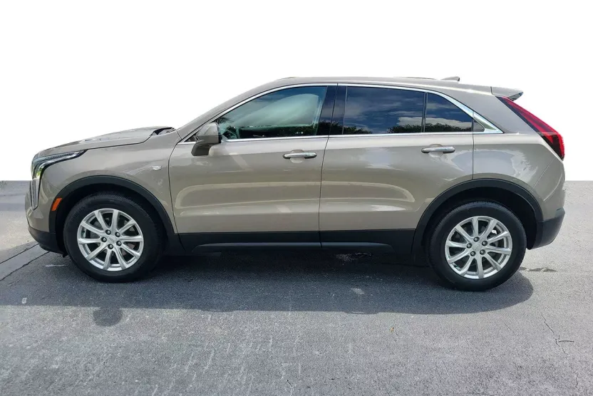 2023 Cadillac XT4 Luxury photo 1