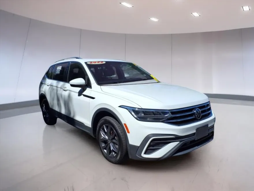 2022 Volkswagen Tiguan SE photo 1