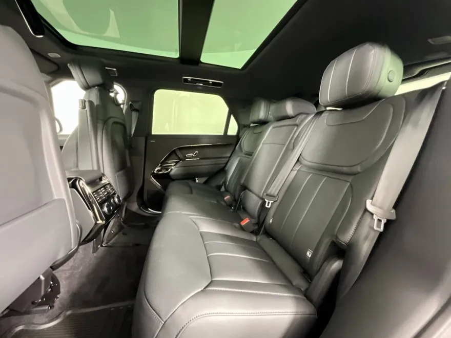 2025 Land Rover Range Rover Sport SE photo 1