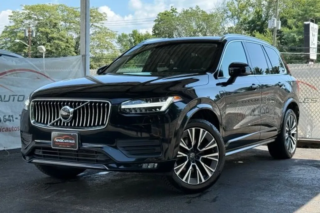 2022 Volvo XC90 T6 Momentum Sport photo 1