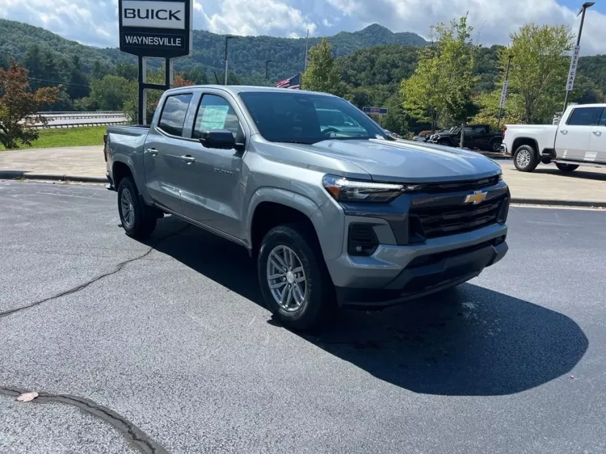 2026 Chevrolet Colorado LT photo 1