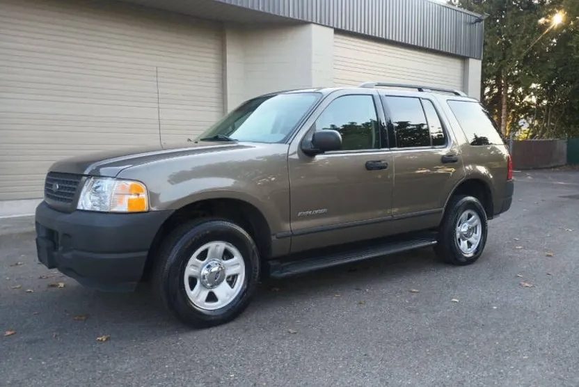 2004 Ford Explorer XLS photo 1
