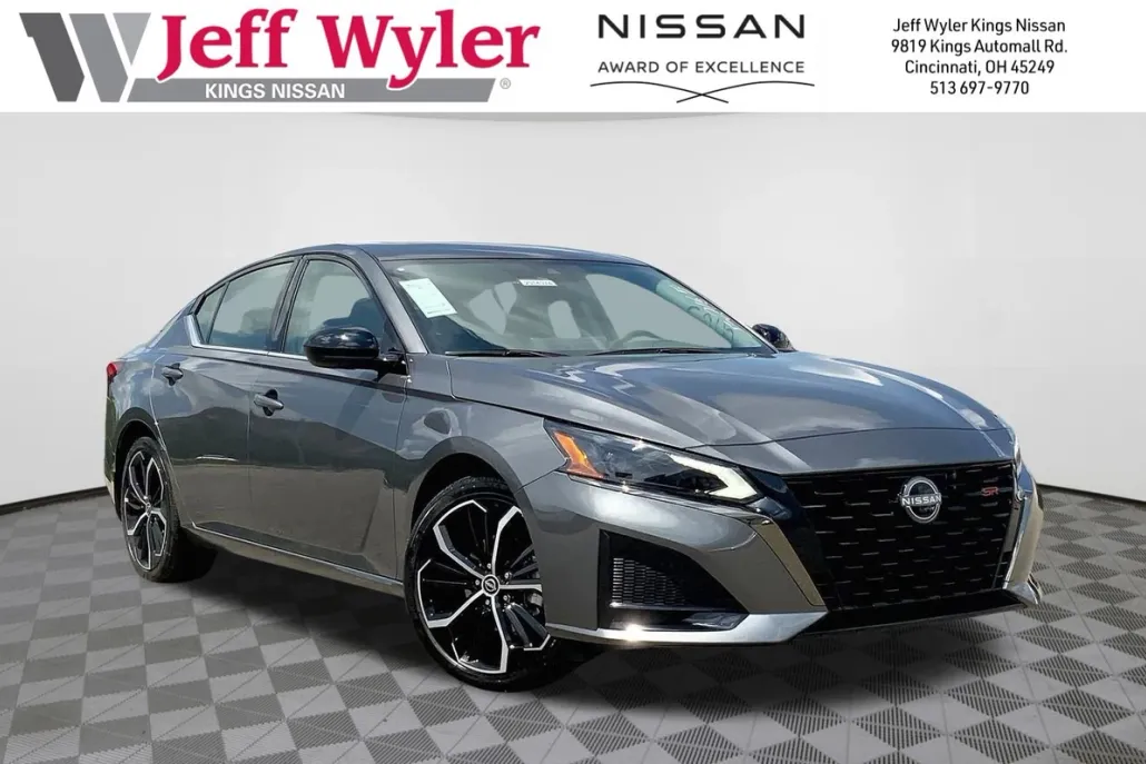 2025 Nissan Altima SR photo 1