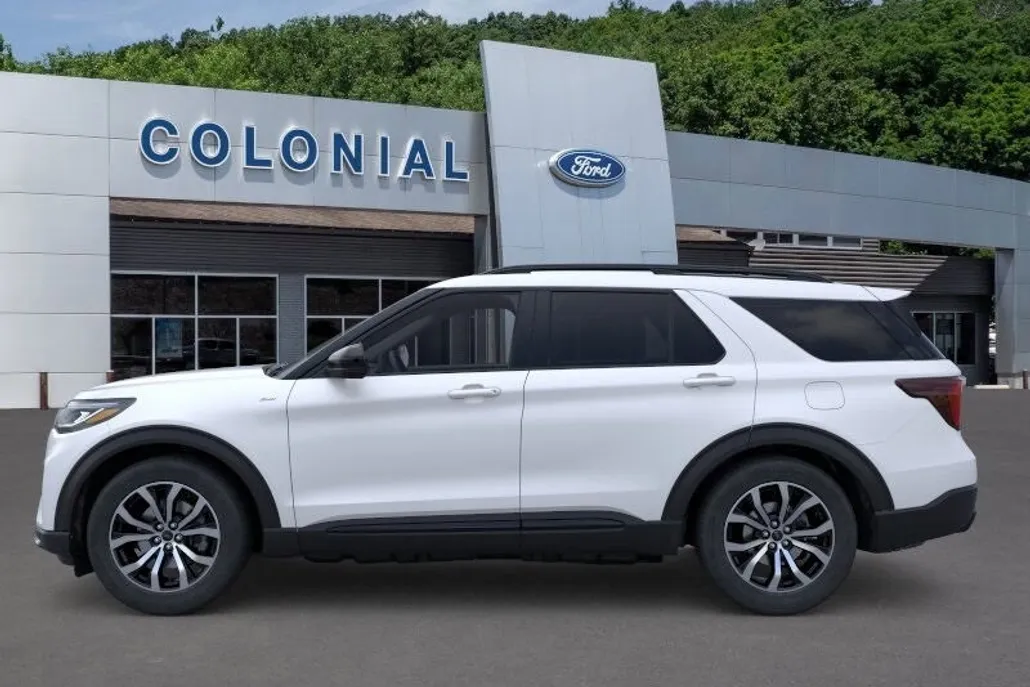 2025 Ford Explorer ST-Line photo 1