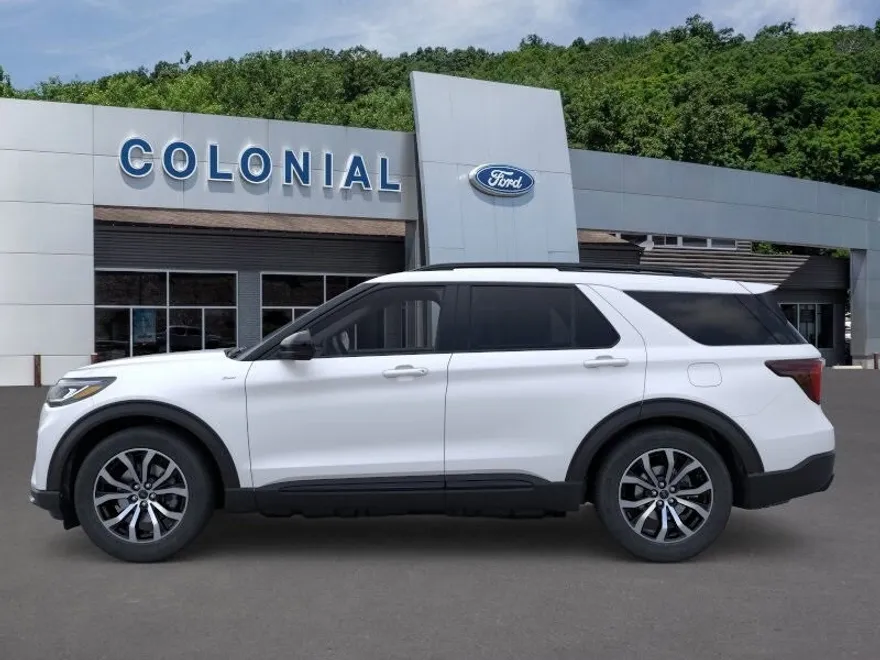 2025 Ford Explorer ST-Line photo 1