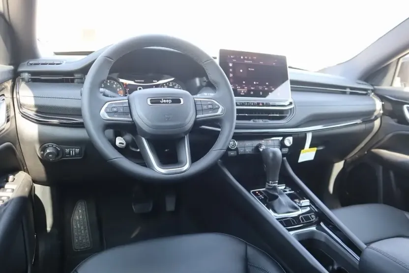 2026 Jeep Compass Latitude photo 1