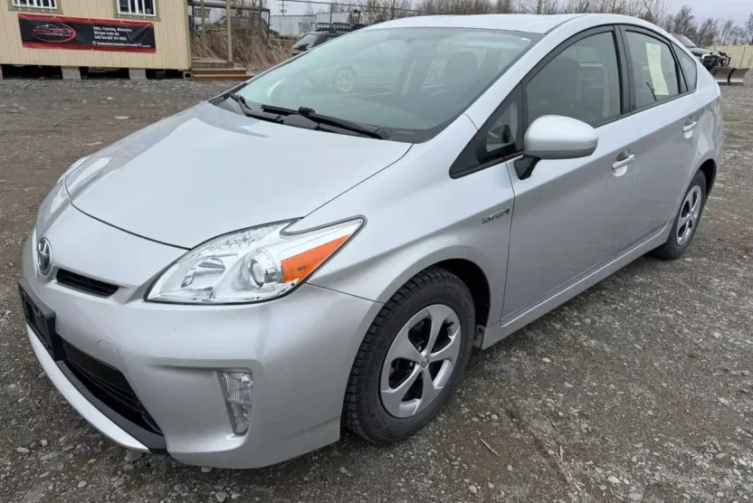 2015 Toyota Prius Two photo 1