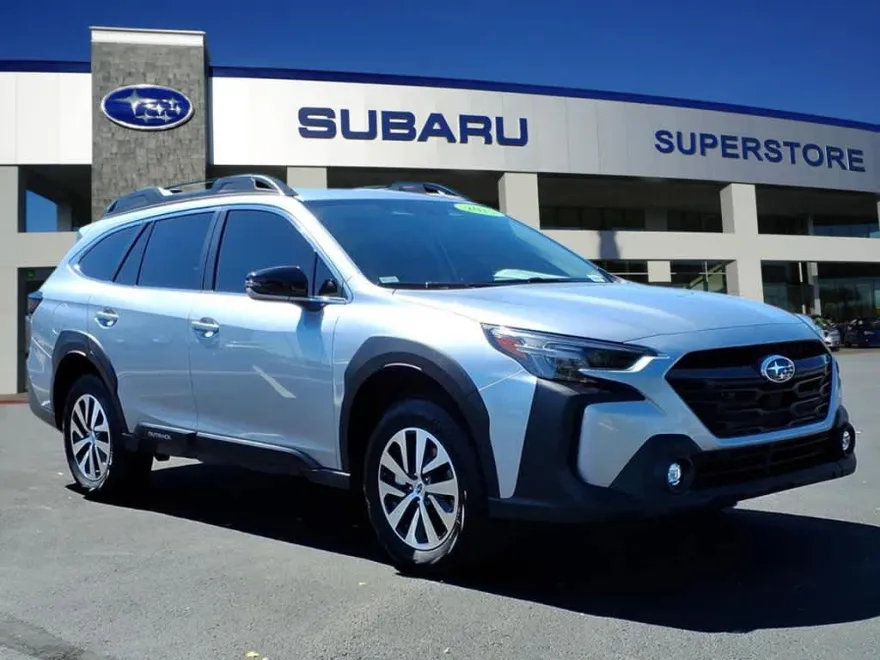 2025 Subaru Outback Premium photo 1
