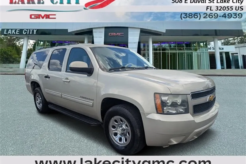 2014 Chevrolet Suburban 1500 LT photo 1
