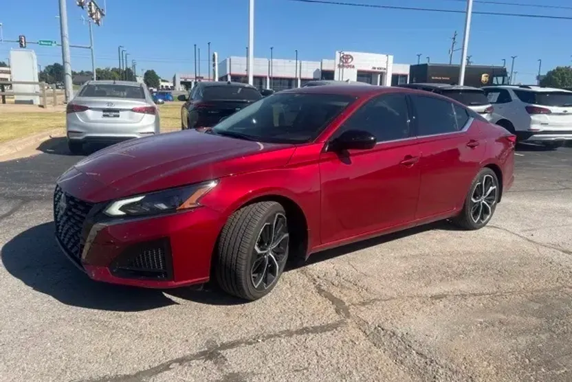 2025 Nissan Altima 2.5 SR photo 1