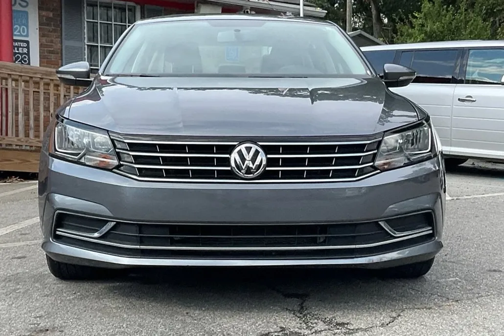 2019 Volkswagen Passat 2.0T Wolfsburg Edition photo 1