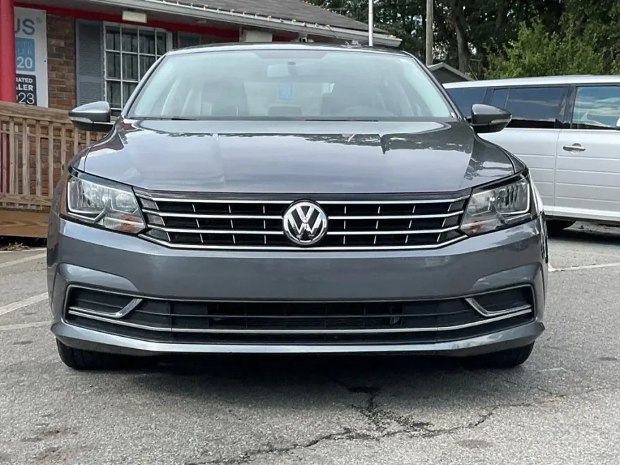 2019 Volkswagen Passat 2.0T Wolfsburg Edition photo 1