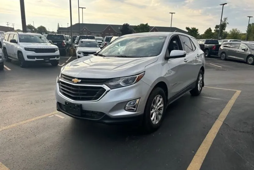 2018 Chevrolet Equinox LT photo 1