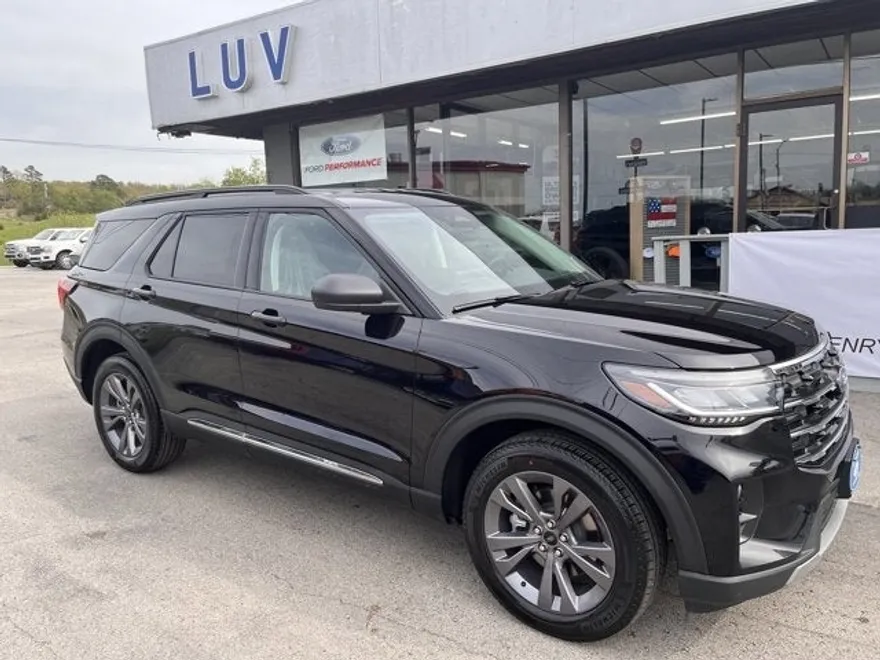 2025 Ford Explorer photo 1