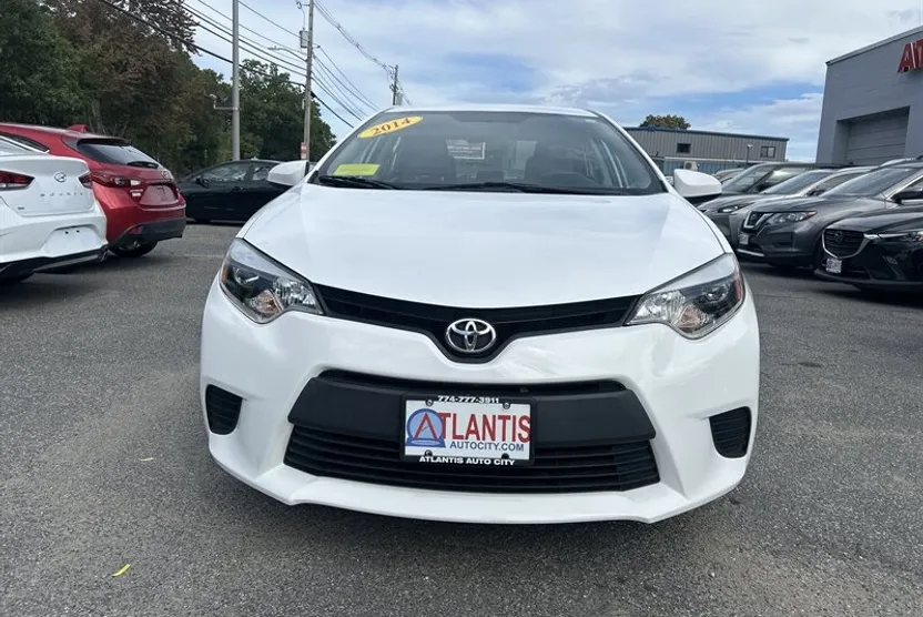 2014 Toyota Corolla LE photo 1