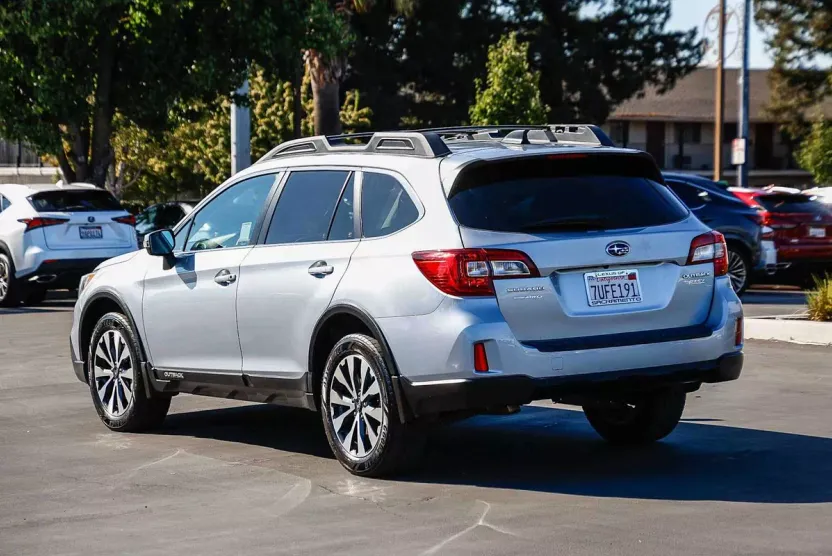 2016 Subaru Outback 2.5i Limited photo 1