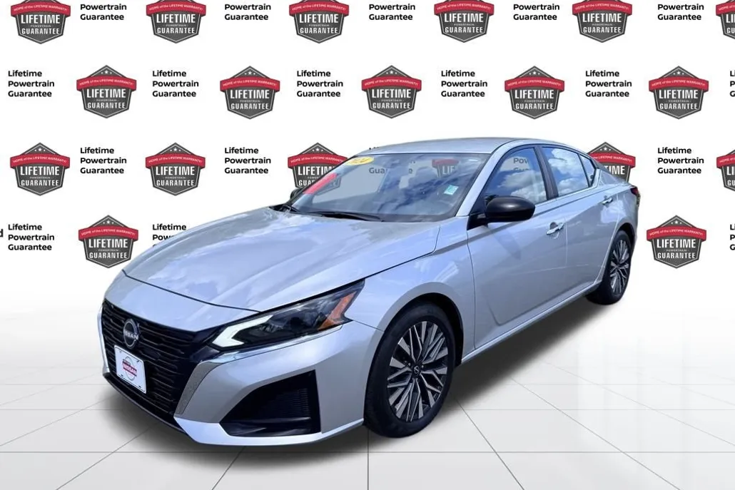 2024 Nissan Altima 2.5 SV photo 1