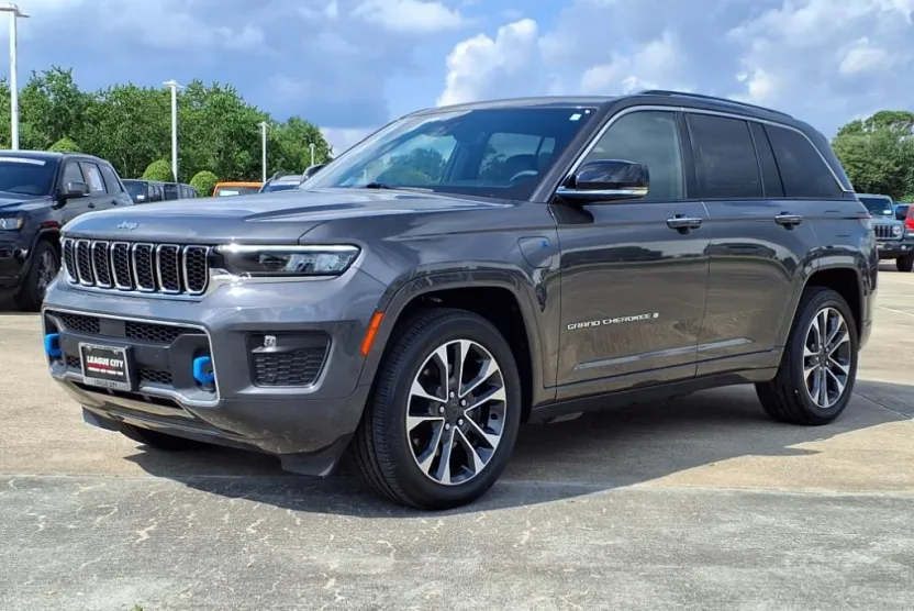 2022 Jeep Cherokee Overland 4xe photo 1