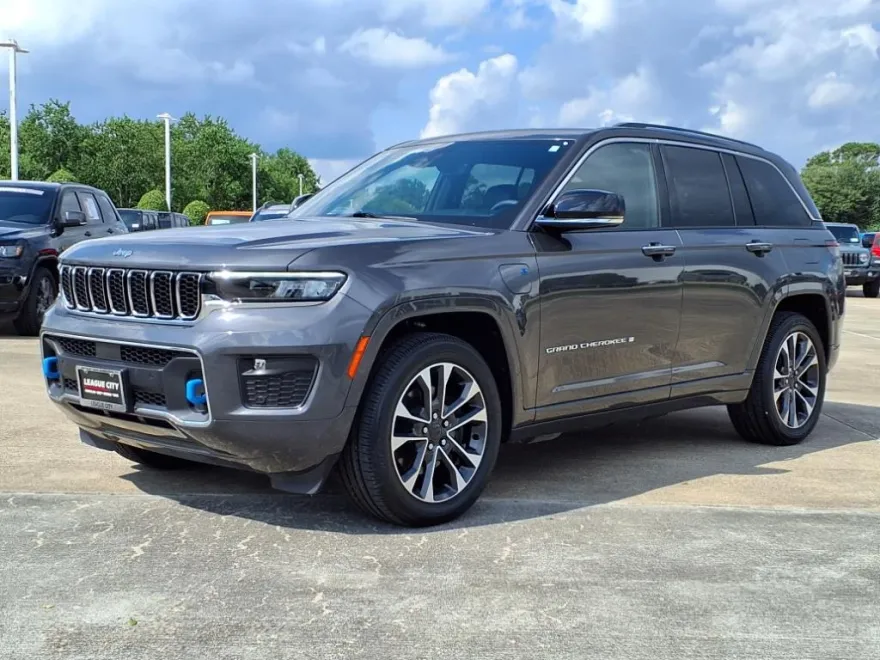 2022 Jeep Cherokee Overland 4xe photo 1