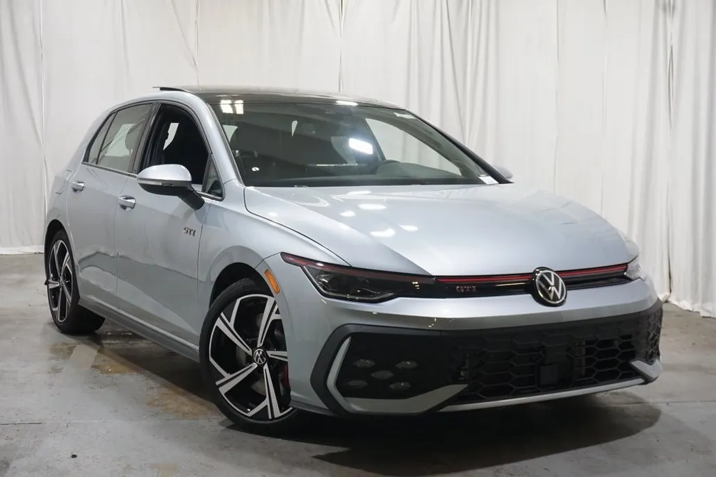 2025 Volkswagen Golf GTI SE photo 1