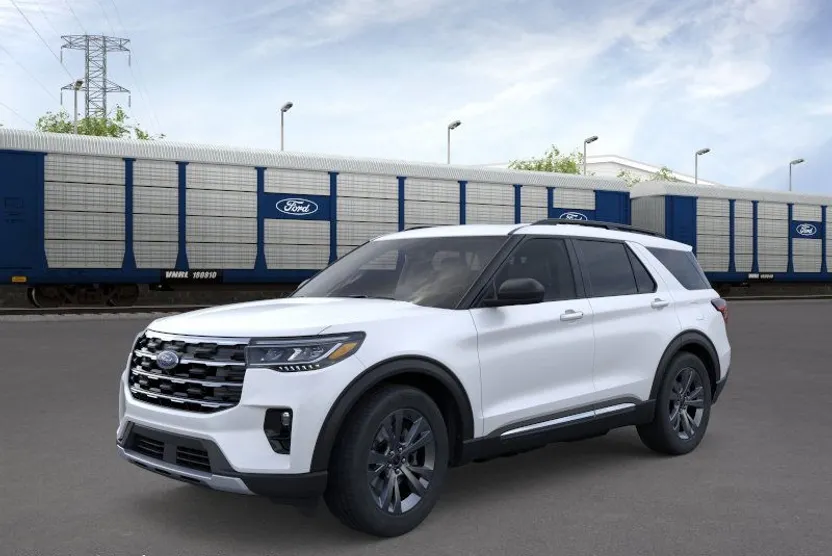 2025 Ford Explorer photo 1
