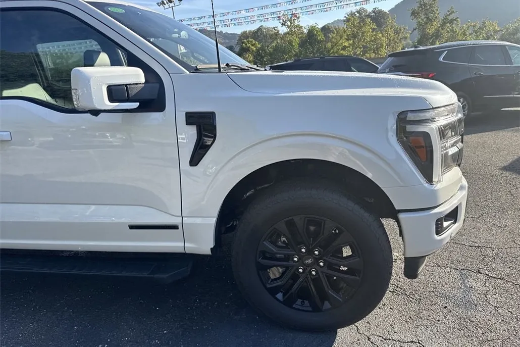 2025 Ford F-150 Lariat photo 1