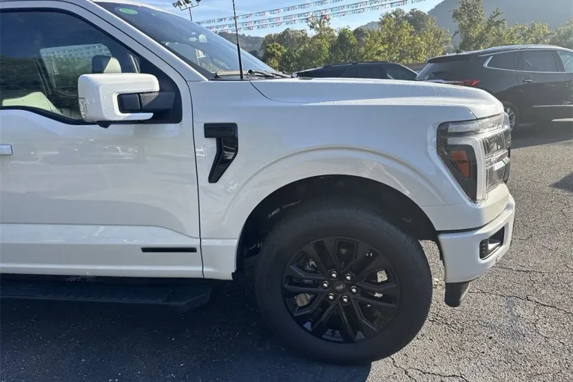 2025 Ford F-150 Lariat photo 1