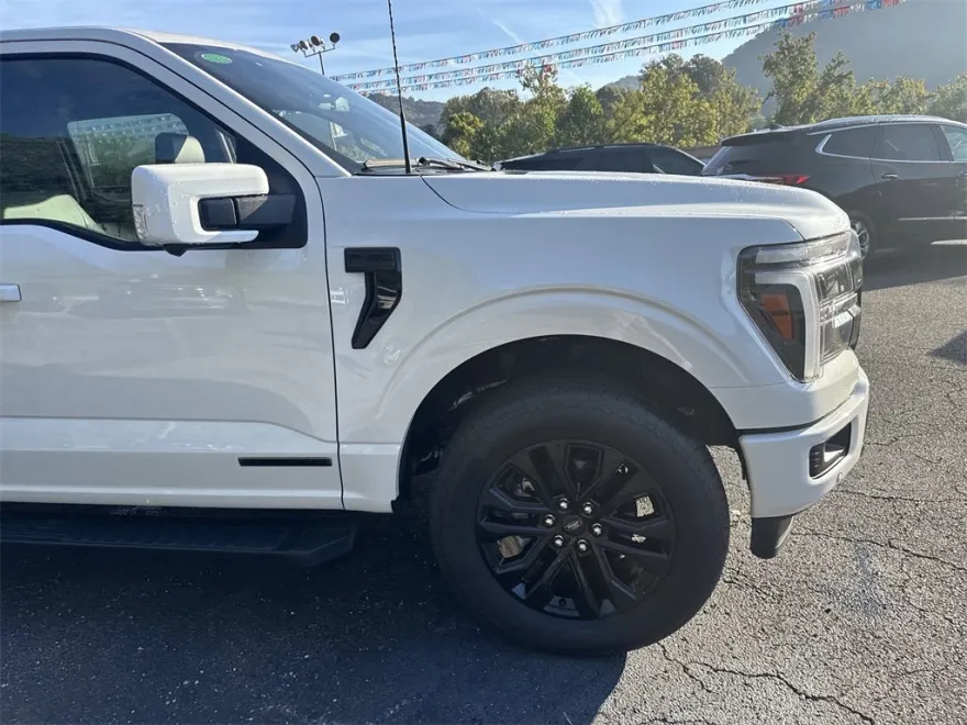 2025 Ford F-150 Lariat photo 1