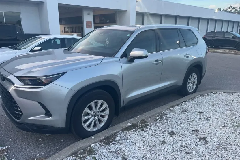 2024 Toyota Grand Highlander XLE photo 1