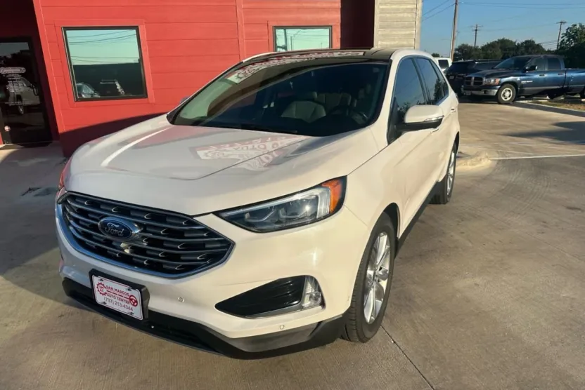 2019 Ford Edge Titanium photo 1