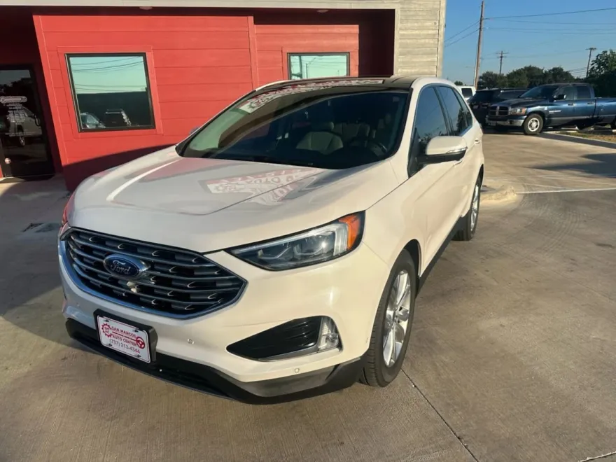 2019 Ford Edge Titanium photo 1