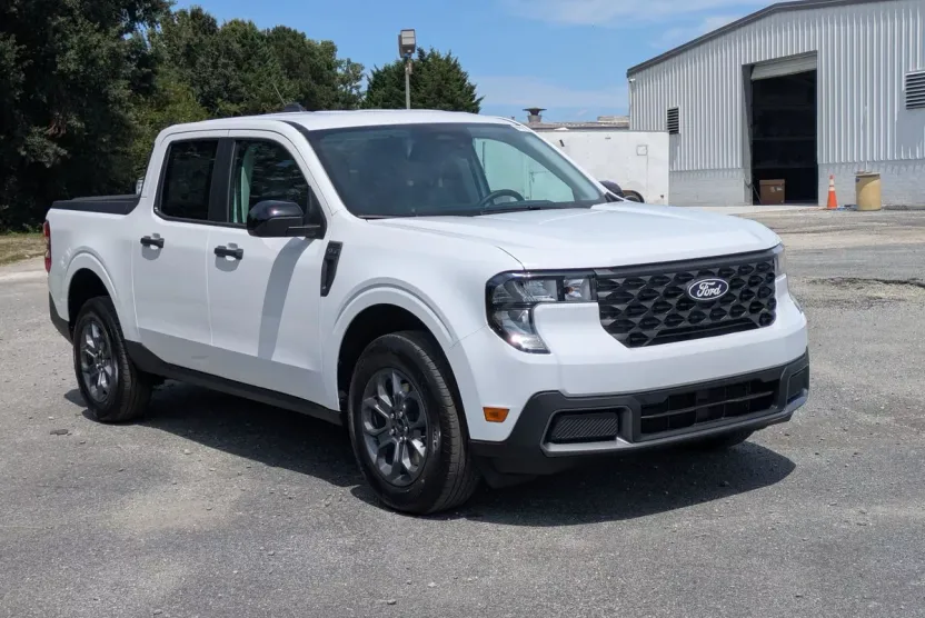 2025 Ford Maverick XLT photo 1