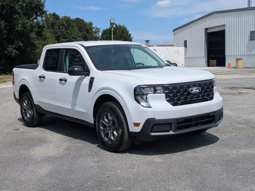 2025 Ford Maverick XLT photo 1