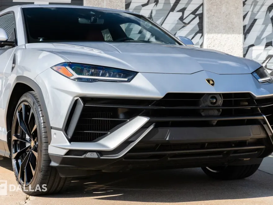 2023 Lamborghini Urus S photo 1