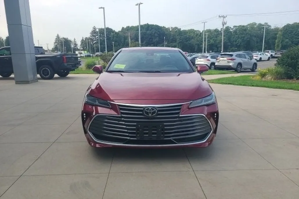 2022 Toyota Avalon Limited photo 1
