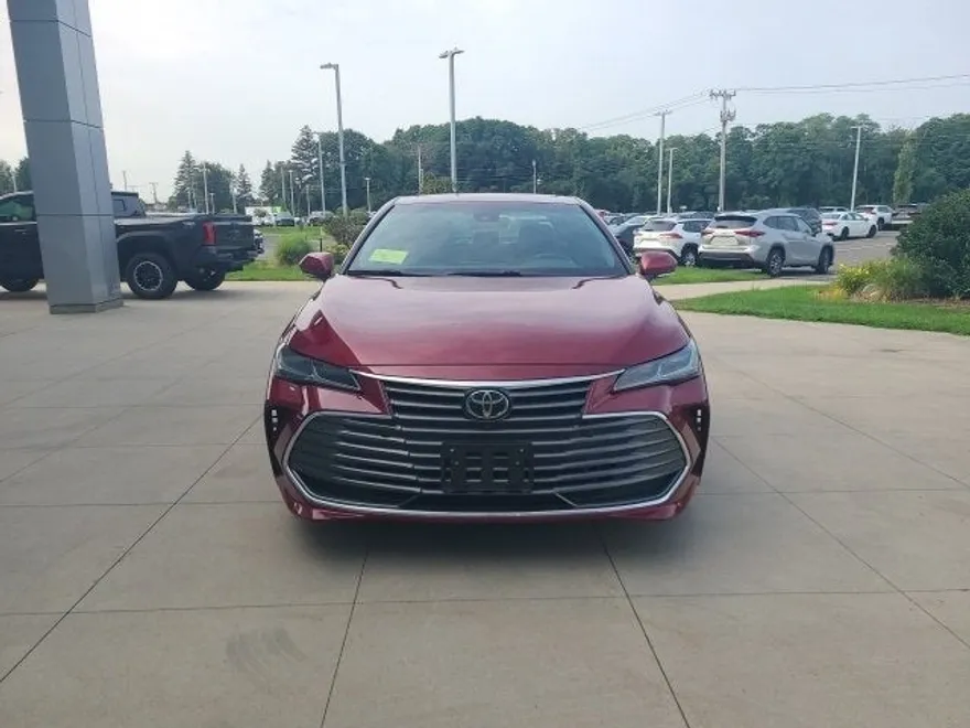 2022 Toyota Avalon Limited photo 1