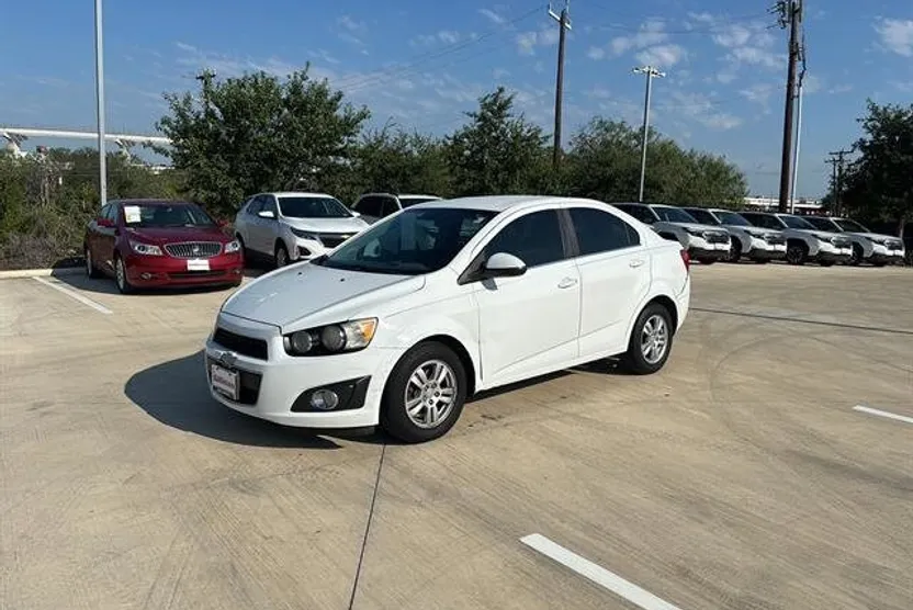 2013 Chevrolet Sonic LT photo 1