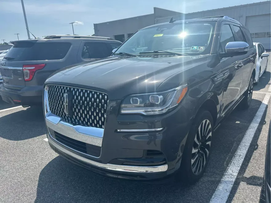 2022 Lincoln Navigator Black Label photo 1
