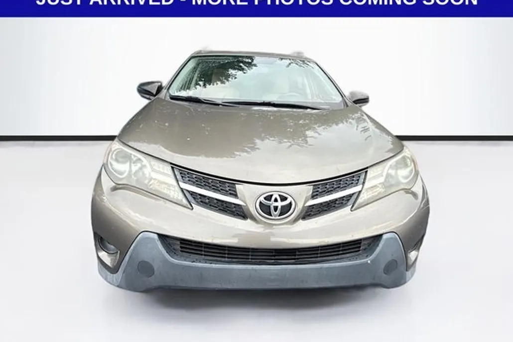 2013 Toyota RAV4 LE photo 1