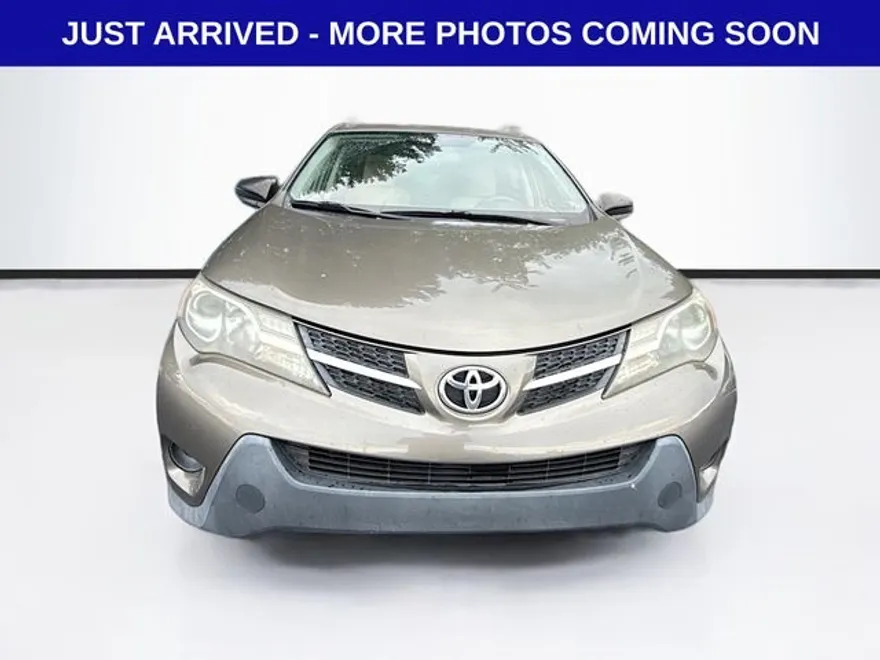 2013 Toyota RAV4 LE photo 1
