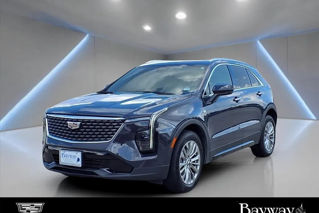2024 Cadillac XT4 Premium Luxury photo 1
