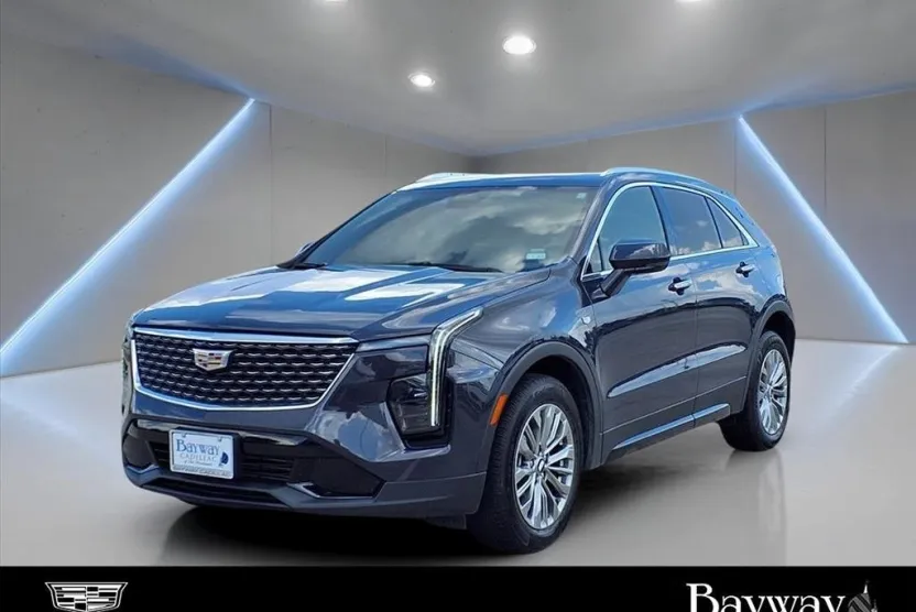 2024 Cadillac XT4 Premium Luxury photo 1